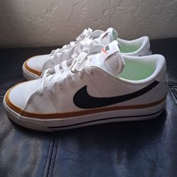 Women's Nike Size 7