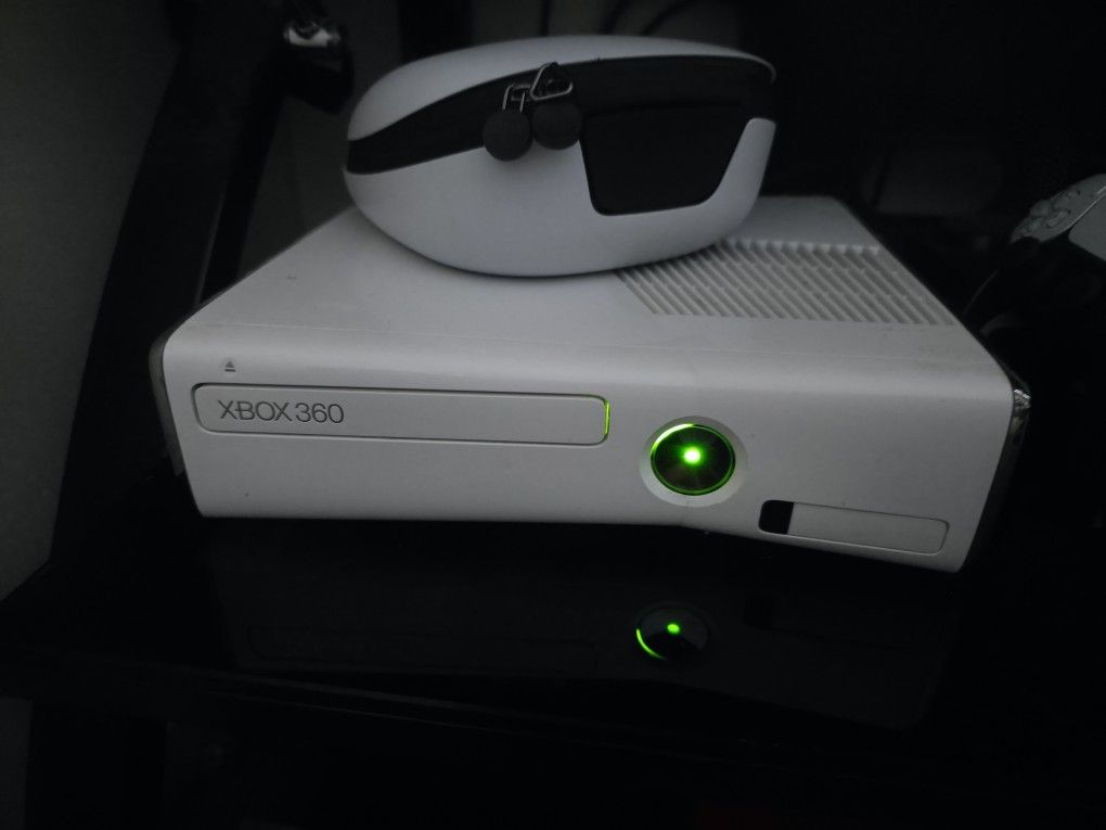 Xbox 360 Slim With Cod Mw2