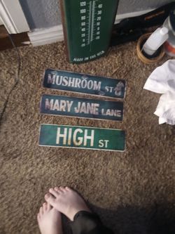 Wall decor - 3 signs wall decor 10$