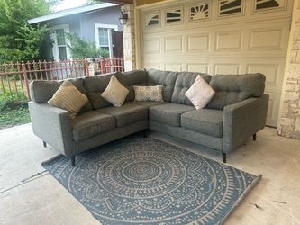 Free Delivery 🚚 Gray Sectional/ Sala Seccional Gris