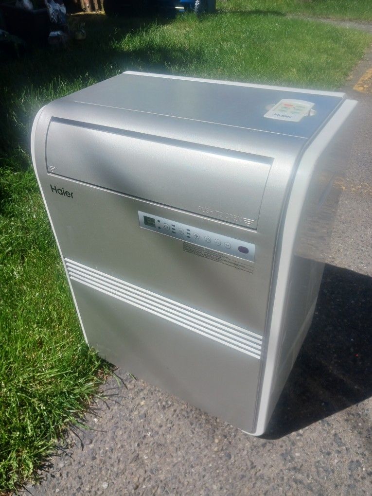Haier Portable AC 8000 BTU W/ Remote