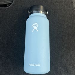 32oz Light Blue Hydroflask Water bottle / Thermos