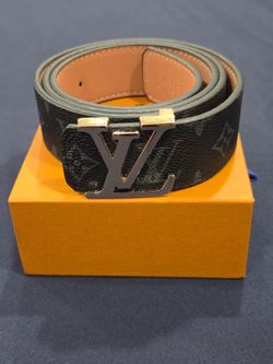 Men's Black Leather Pattern Belt and Gold Metal Buckle