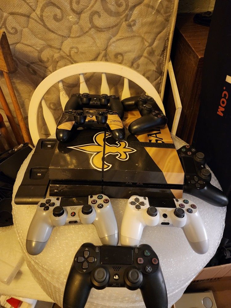 Sony Playstation 4 With 7 Controllers And 13 Games