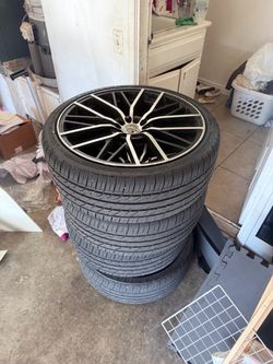 235/35ZR20