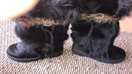 Bear paw boots like new size 9