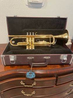 Yamaha trumpet with case YTR-2335