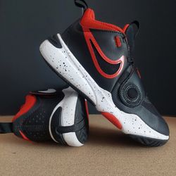 Nike Team Hustle D 11 Kids Size 1.5Y –  Great Condition