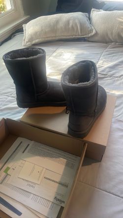 Women’s Size 7 Uggs
