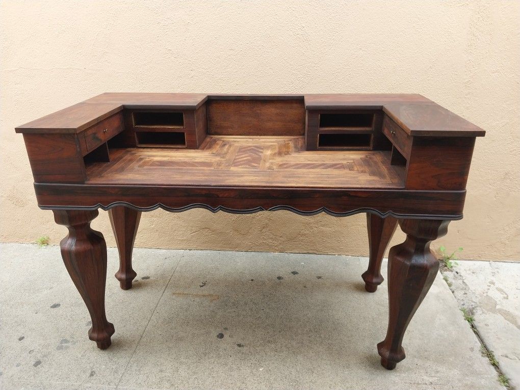 ANTIQUE DESK