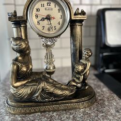 Vintage 1970s Quartz Pendulum Clock