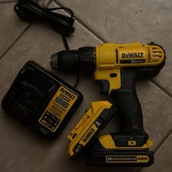 Brand New Dewalt 20v Extended Reach Drill With 2 Batteries And Charger 