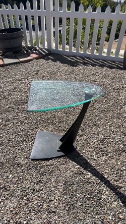 Free side table