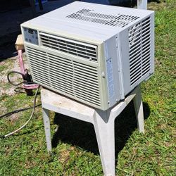 AC unit. By G.E Like new. Ice cold.