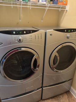 GE Front load Washer & Dryer W/ Stand