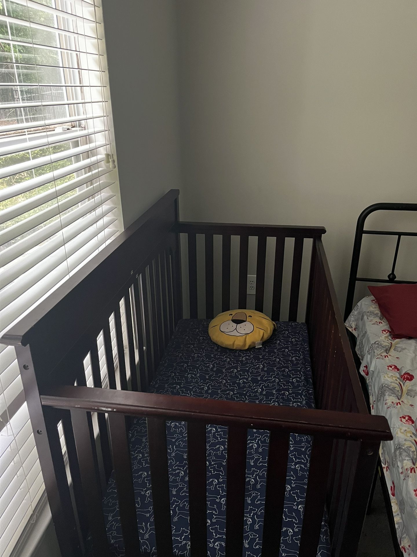 4 In 1 Crib With toddler mattress