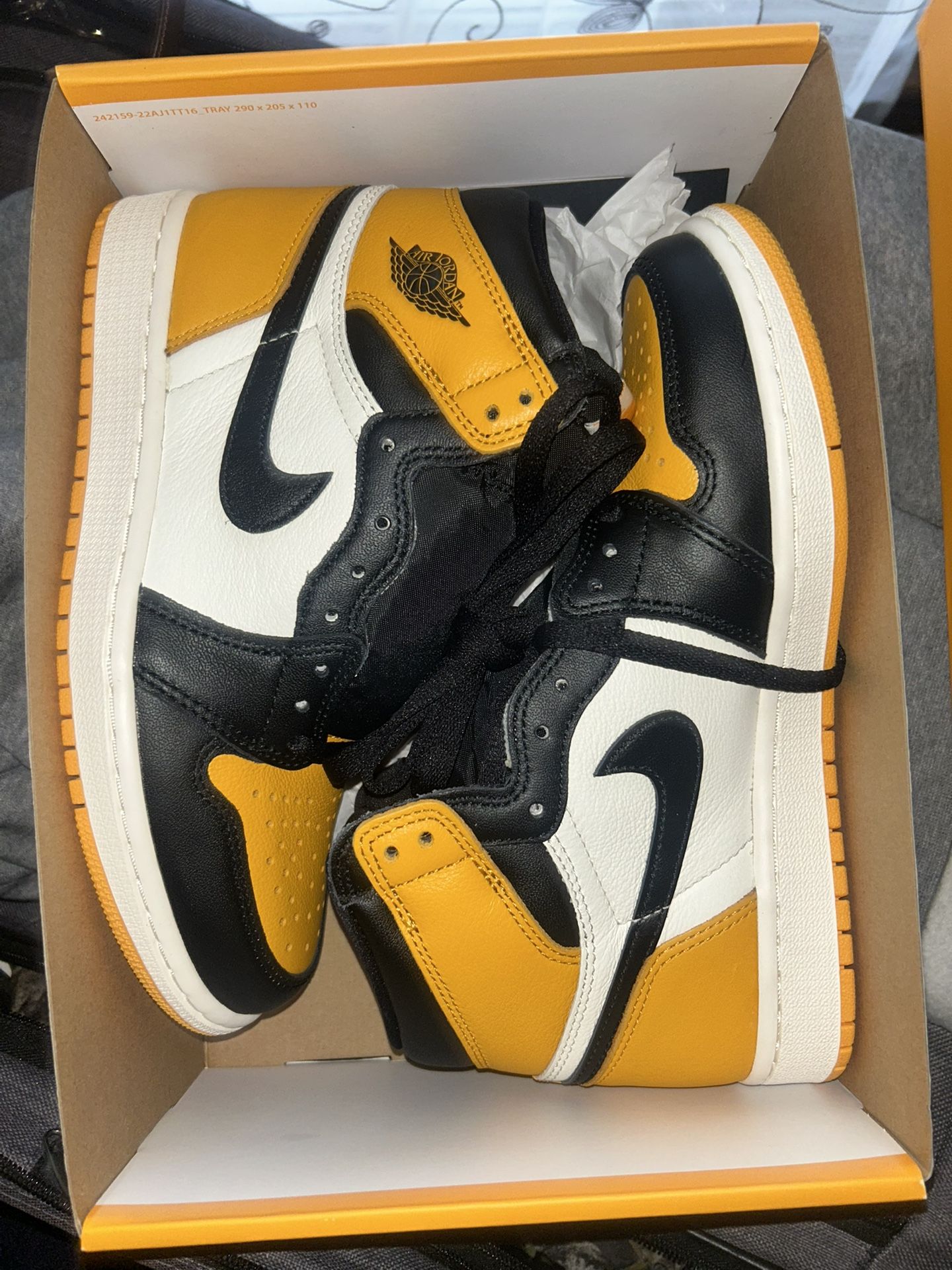 AIR JORDAN RETRO 1 SIZE 6Y