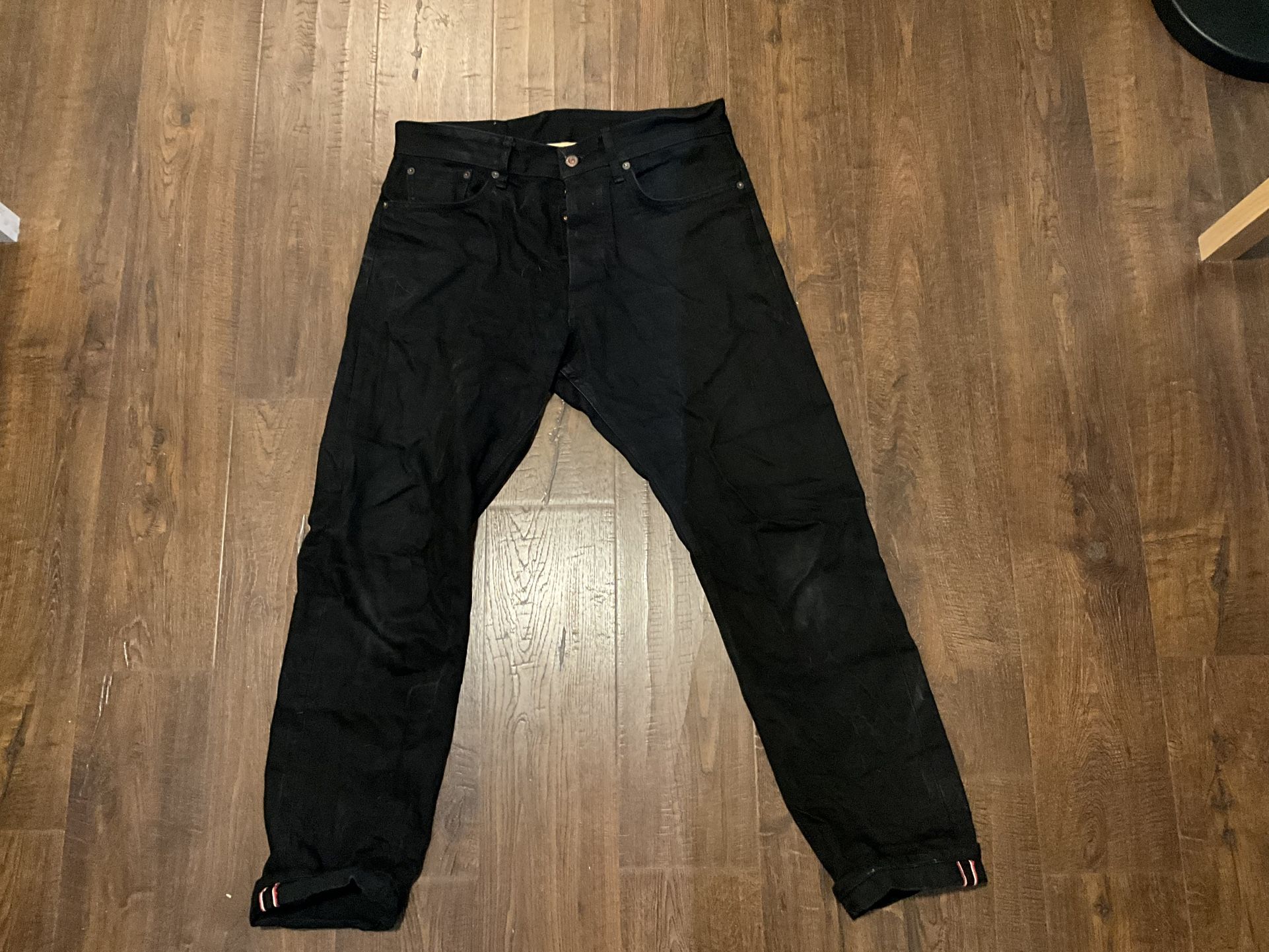 Railcar Fine Goods Spike Black With Red Selvage ( 34x31.5) 29 Rolled 