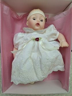 Vintage Madame Alexander doll  - Holiday Huggums