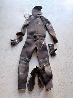 Scubapro Everflex Wetsuit Set 7mm (Size ML / 50L) w/ 5mm Boots (US 9), Hood & Gloves