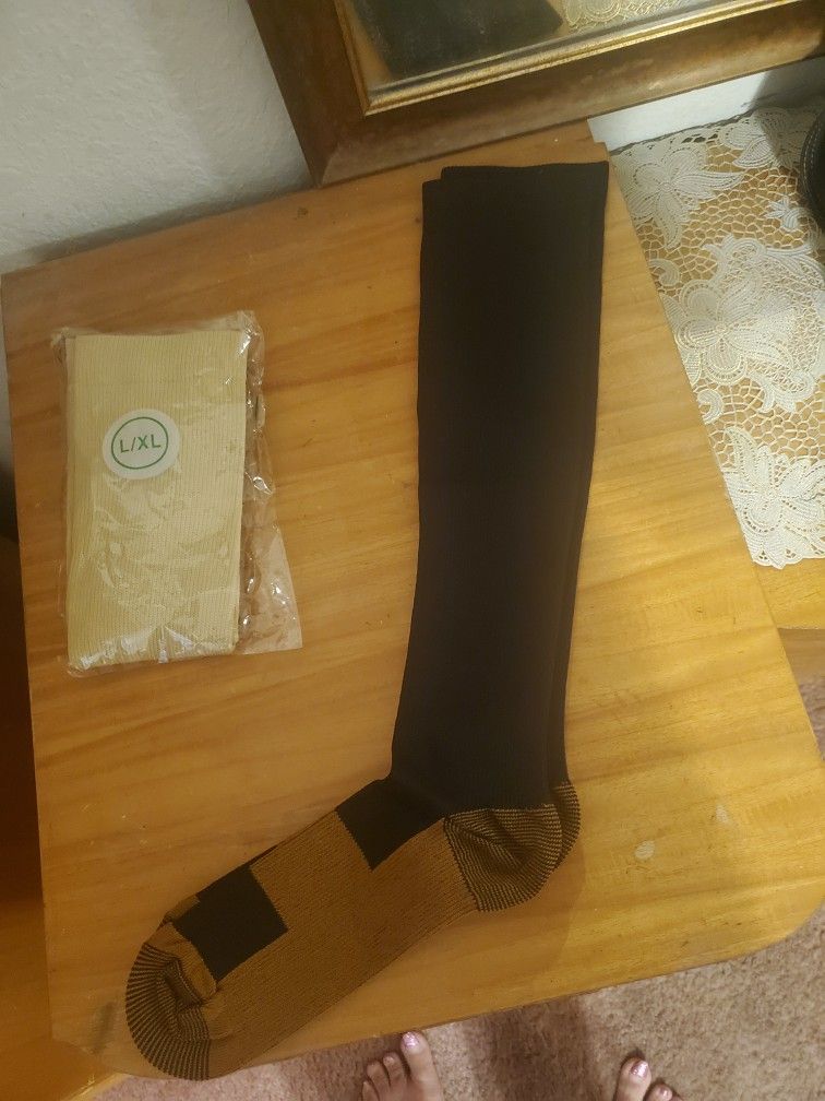 Great Christmas 🎄 Stocking Stuffer 2 Brand New Pairs Of Men's Dress Socks Size Lg Both For $15