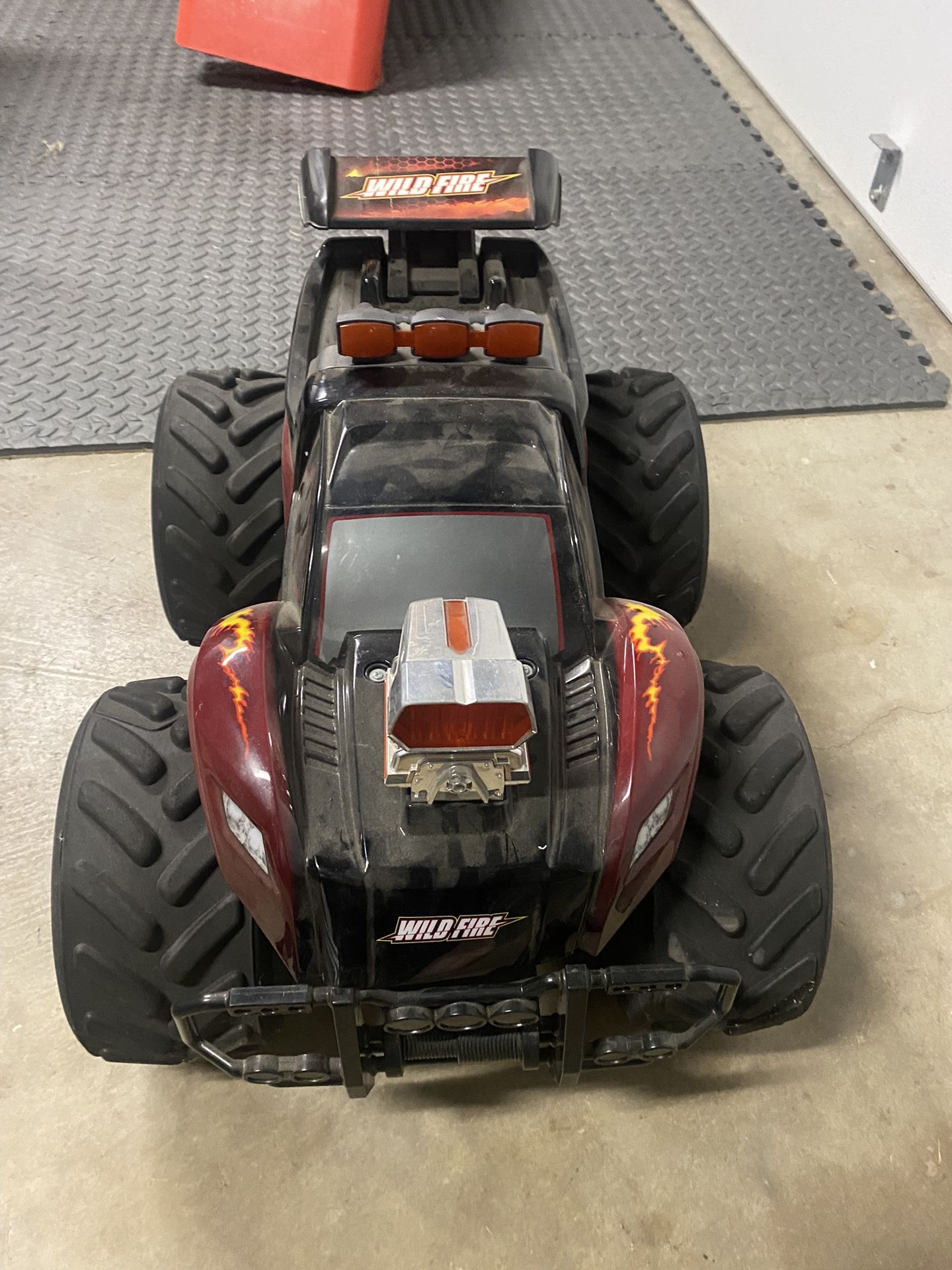 HUGE 1/8 FAST LANE RC WILD FIRE MONSTER TRUCK REMOTE BATTERY