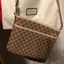 Authentic  Sign Crossbody Bag .Ebony /https://offerup.com/redirect/?o=YmVpZ2UuTmV3