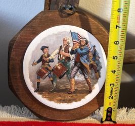 CUADRO ANTIGUO DE MADERA Y PORCELANA FILETEADA