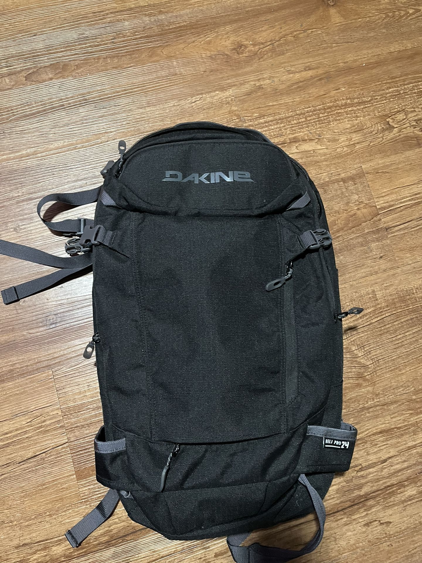 Almost New Dakine Heli Pro 24