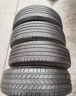 225 65 17 Michelin I sell this Seth of tires with 80% of Life the 4