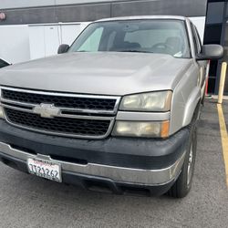 2006 CHEVY 2500 - Long bed - 148k Miles