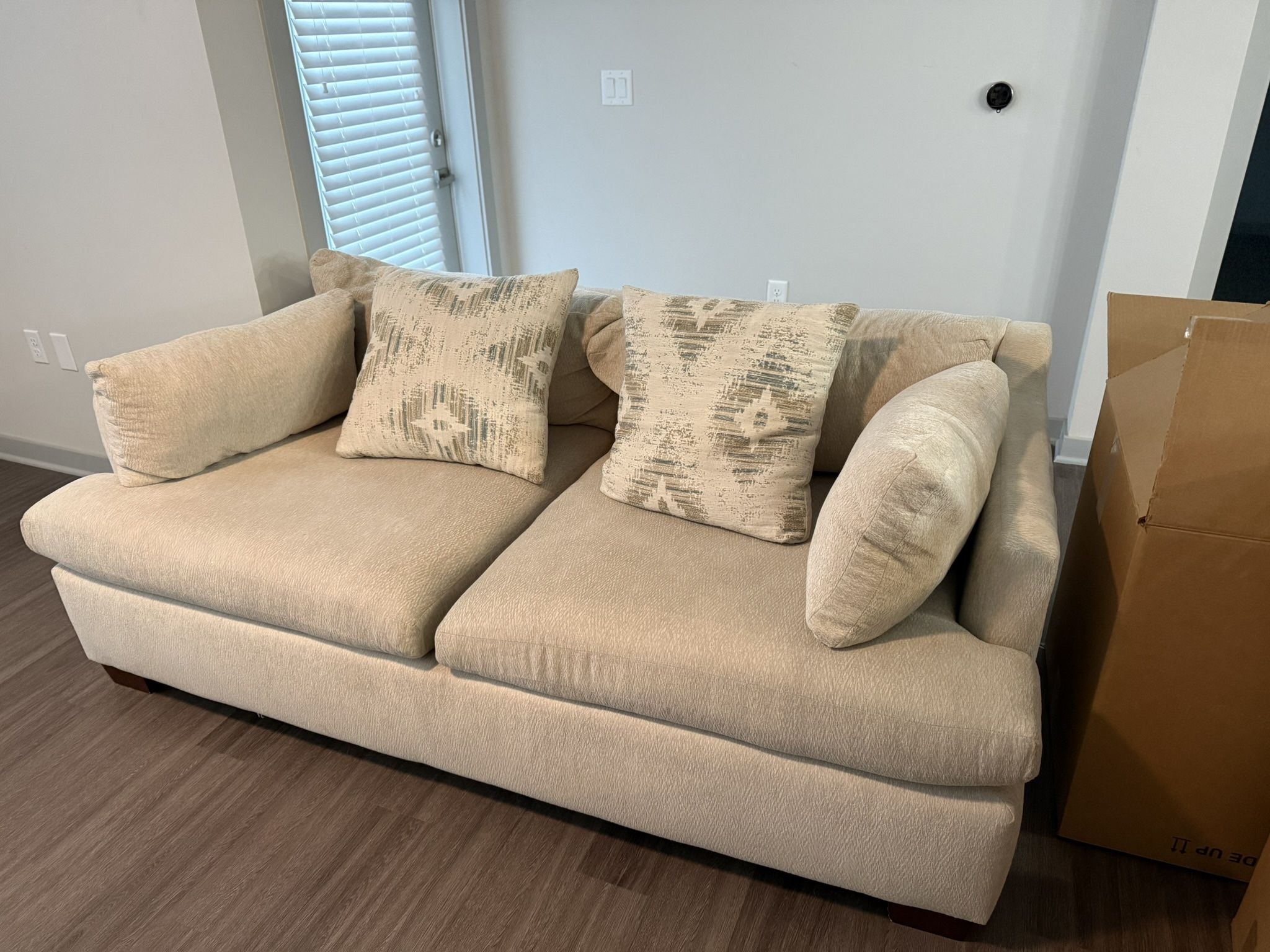 Clair Loveseat
