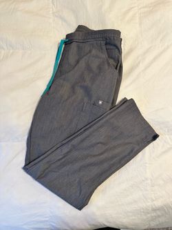 Women’s figs grey scrubs size medium