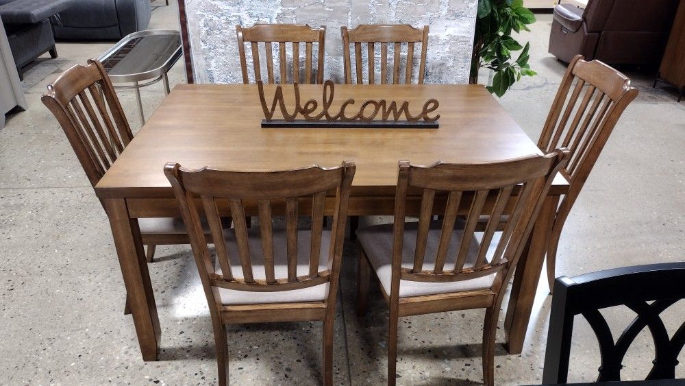 Beautiful 7 Pc Farm House Style Dining Set With Storage (New)