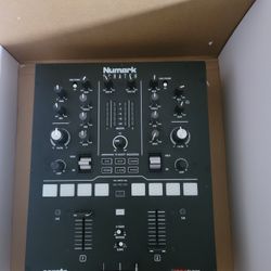 Numark Scratch Mixer