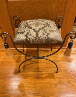 90s Vintage Powell Upholstered Hollywood Regency Vanity Bench With Tassels