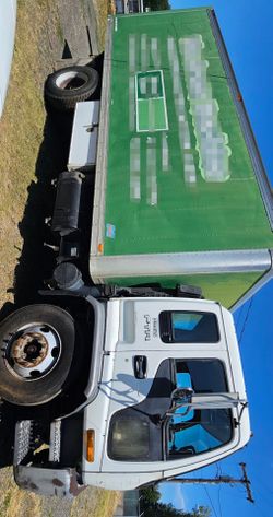 2000 Isuzu / Truck For Sale