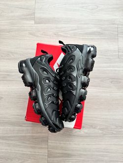Size 9.5 men VaporMax Plus Black