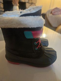 New cat and jack snowboots s