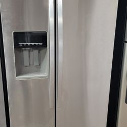 Whirlpool Refrigerator 2doors Stainless Steel Work Great Conditions DELIVERY Available 