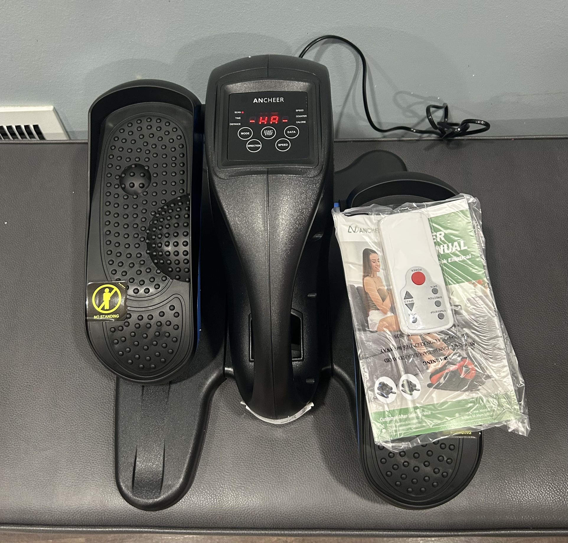 NEW / NUEVO ! ANCHEER Under Desk Elliptical with remote $50 or best offer / o mejor oferta