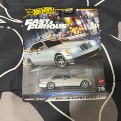 Hot Wheels Premium Mercedes- Benz 500 SEL