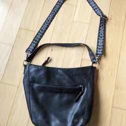 THE SAK Lucia Black Leather Crossbody Shoulder HandBag Purse w Embroidered Strap. Zip Closure. Elegant! Multiple Pockets. Very Versatile & Light Weigh