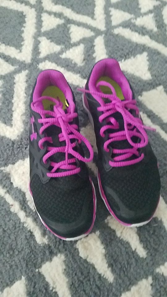 Mamut Mula Persona UNDER ARMOUR US7.5 1249946-001 MICRO G MONZA NM BLACK PURPLE WOMENS SHOES  for Sale in Winchester, CA - OfferUp