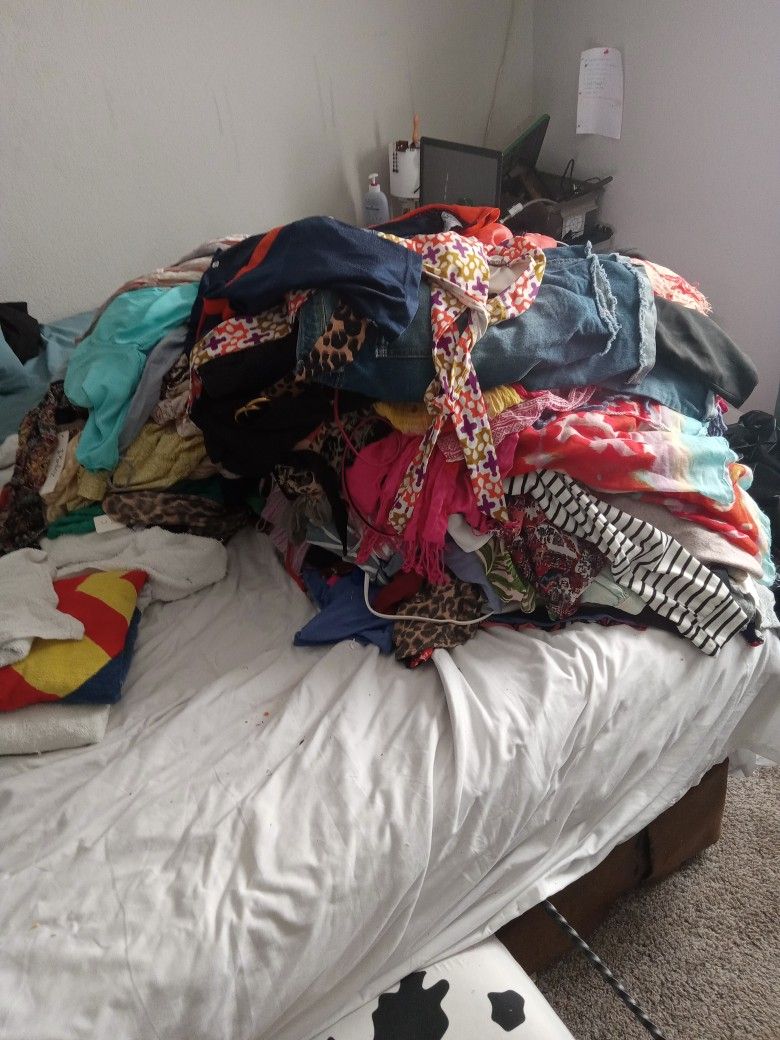 Huge Bundle Of Women's Clothes szS/m