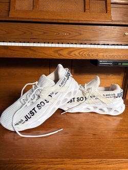 White Just So So Furuian Blade Running Tennis Shoes Size 10