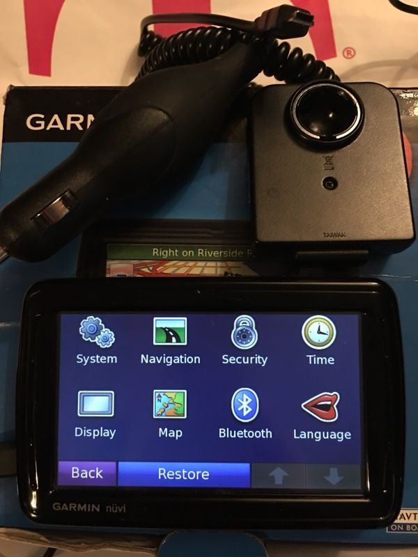 Garmin Nuvi 880 Bluetooth Voice Contol GPS Works Great Like New