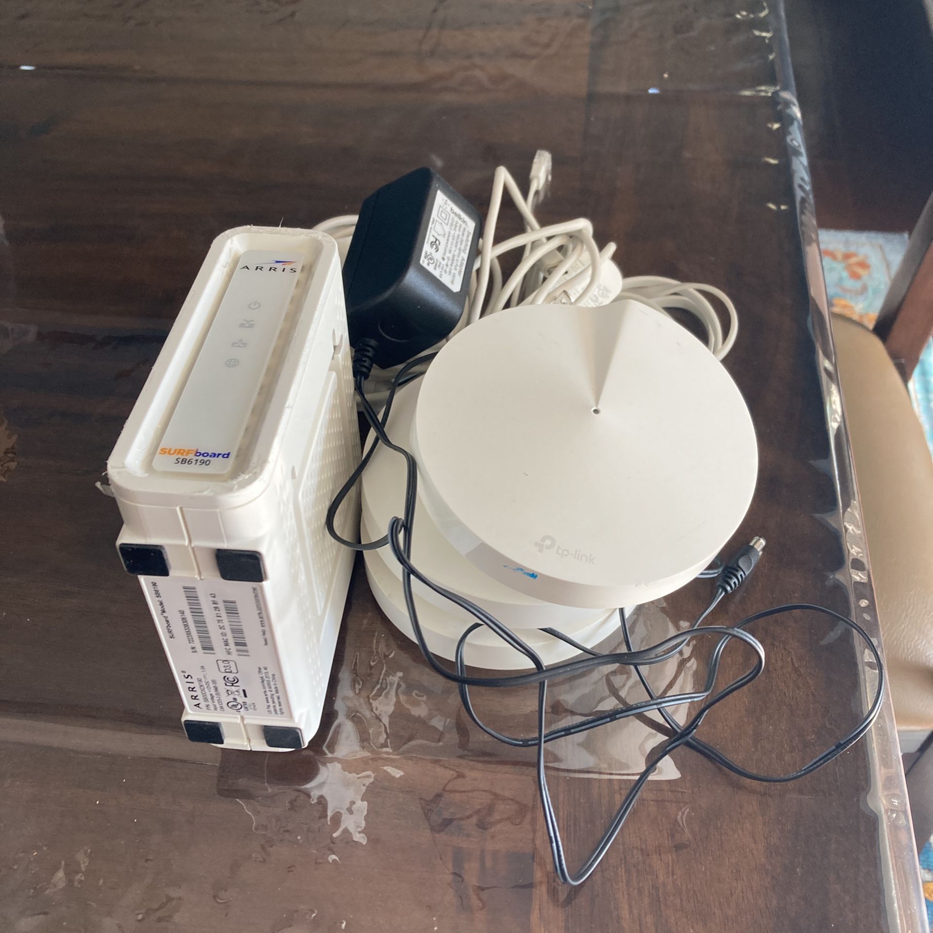 Cable modem And Wireless Mesh Router 