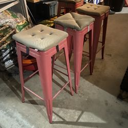 4 Bar Stools 