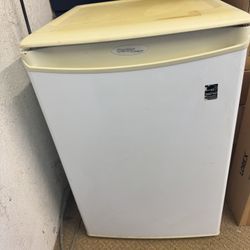 Frieze / Refrigerator 